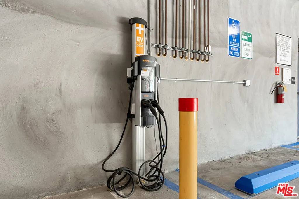 321 S Oxford Avenue 301, Los Angeles, California 90010 home-pic-36